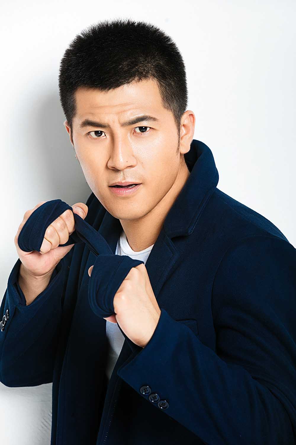 军队服役长达两年,对部队有着浓厚的情感,此次饰演该片中"黄子健"一角