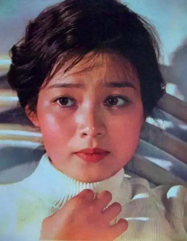 影后潘虹:10岁丧父,与米家山分开后皈依佛门,和母亲相依为命