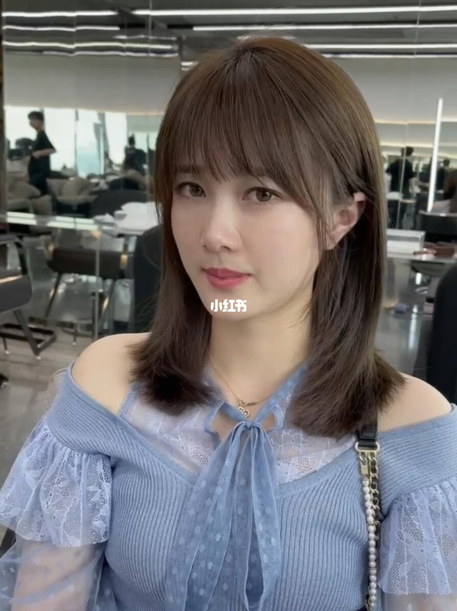 适合圆脸女生锁骨发型