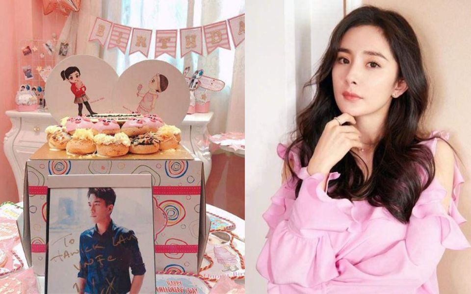 杨幂女儿7岁生日派对现场照曝光 粉色调加父女卡通立牌好梦幻