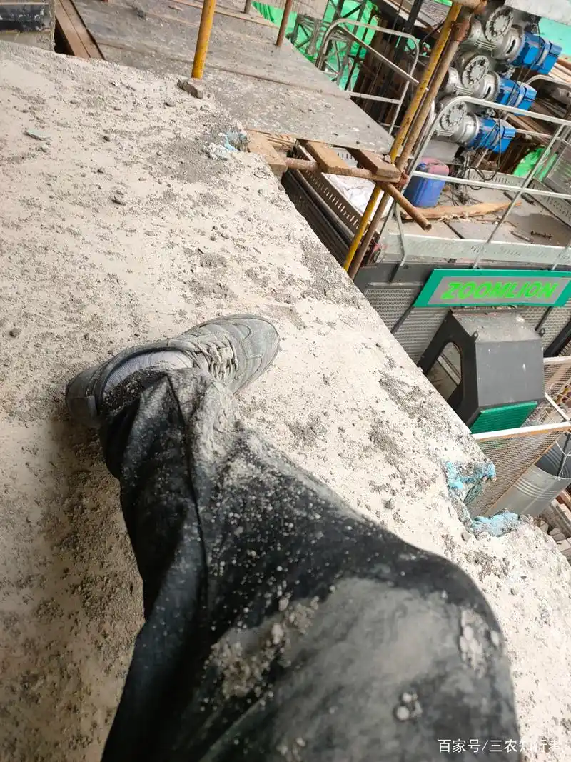 在工地干活拍的照片