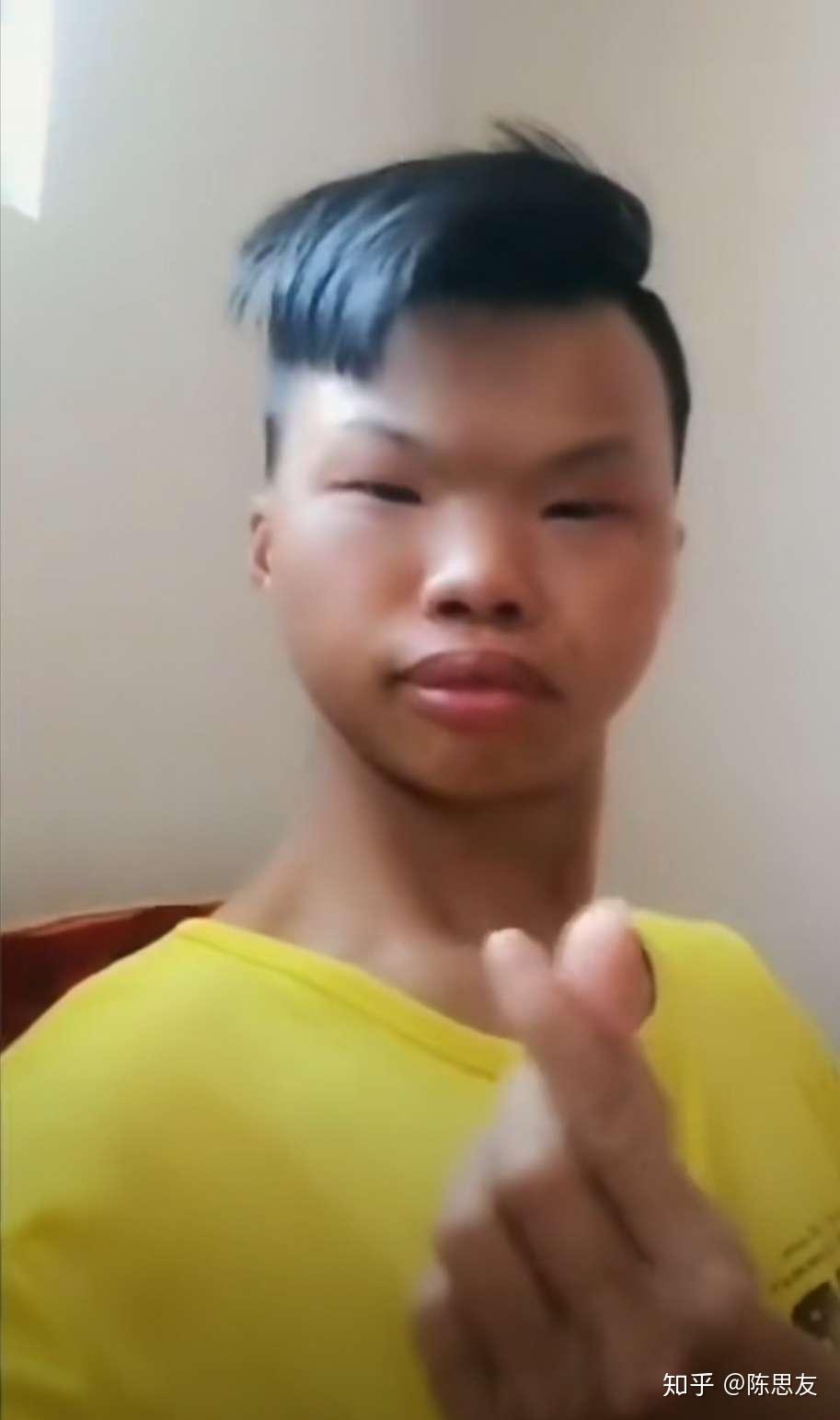 网恋对象一个月了挺喜欢他的昨天他突然发自拍给我觉得他长的丑怎么办