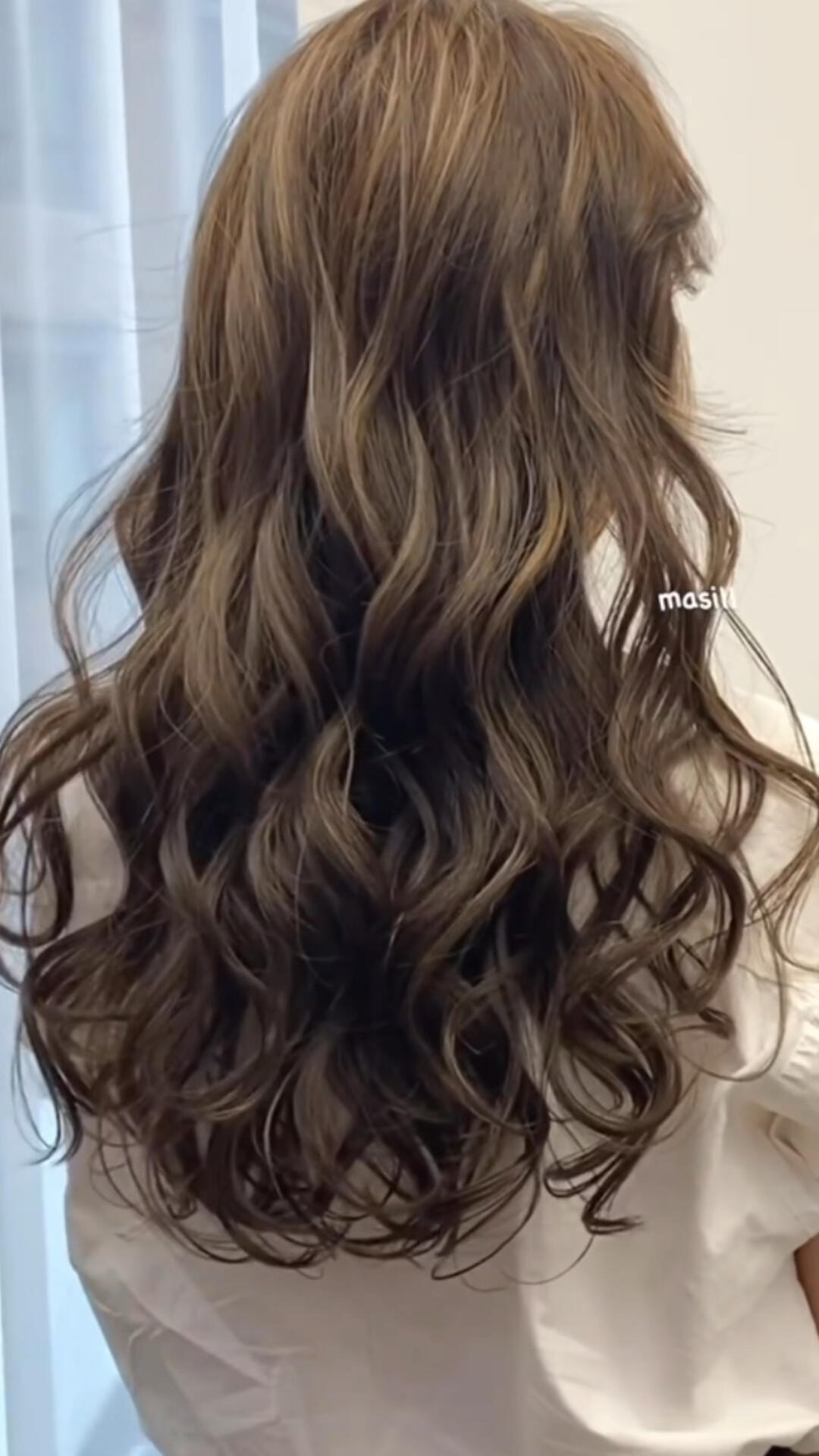 中长发这个年底一定要尝试的复古羊毛卷发