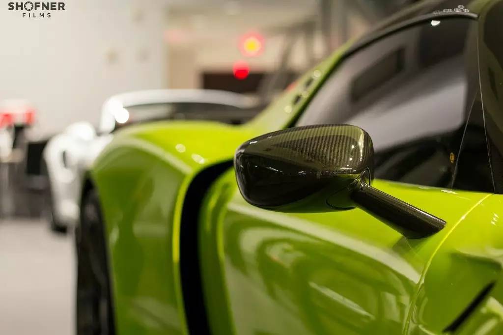 荧光绿保时捷918spyder