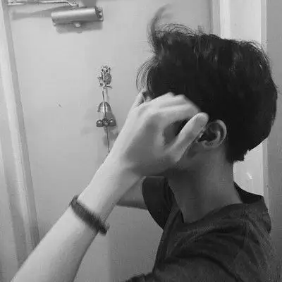 失恋个性伤感黑白男生头像