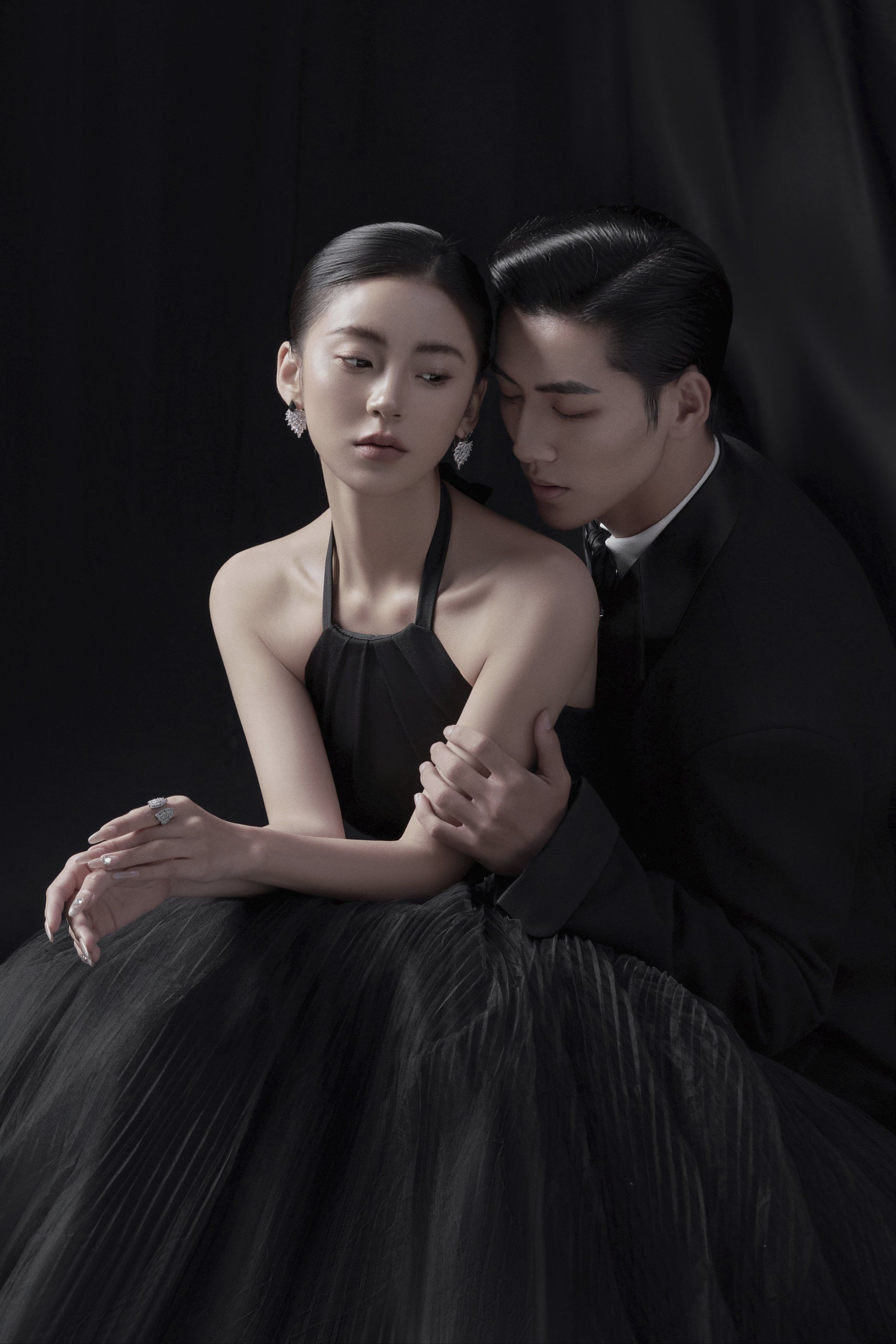 纯黑背景婚纱照🖤🖤永不过时