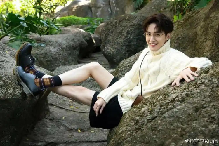 星耀马汀  #  当红小生官鸿的生日帅照