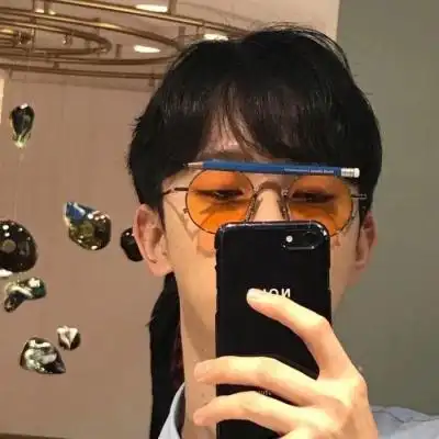 真人帅气对镜自拍男生头像图片 帅气男生向镜子自拍照合集_男生头像