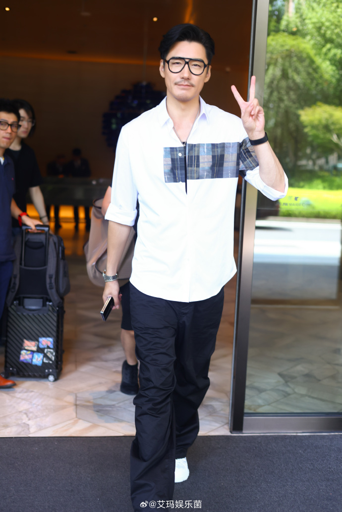 看胡兵参加#披荆斩棘的哥哥#的私服,#私服好看的明星#必须安利一下