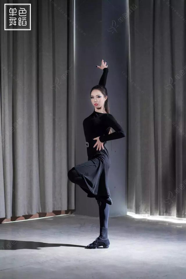 拉丁舞里的这几个基本动作你为何总是做错