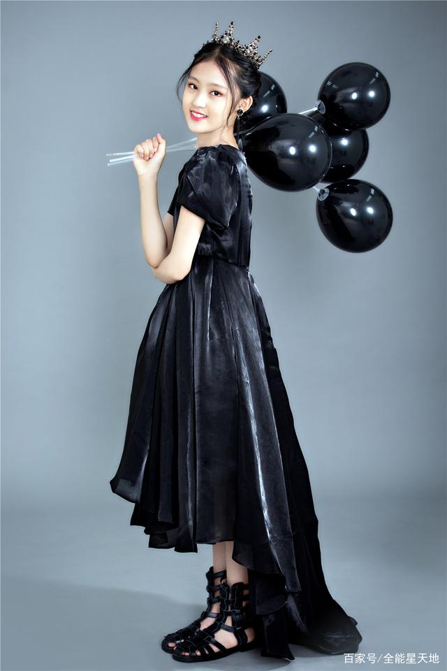 10后童星张婉儿迎11岁生日 已出落成大姑娘 越来越有明星范儿了