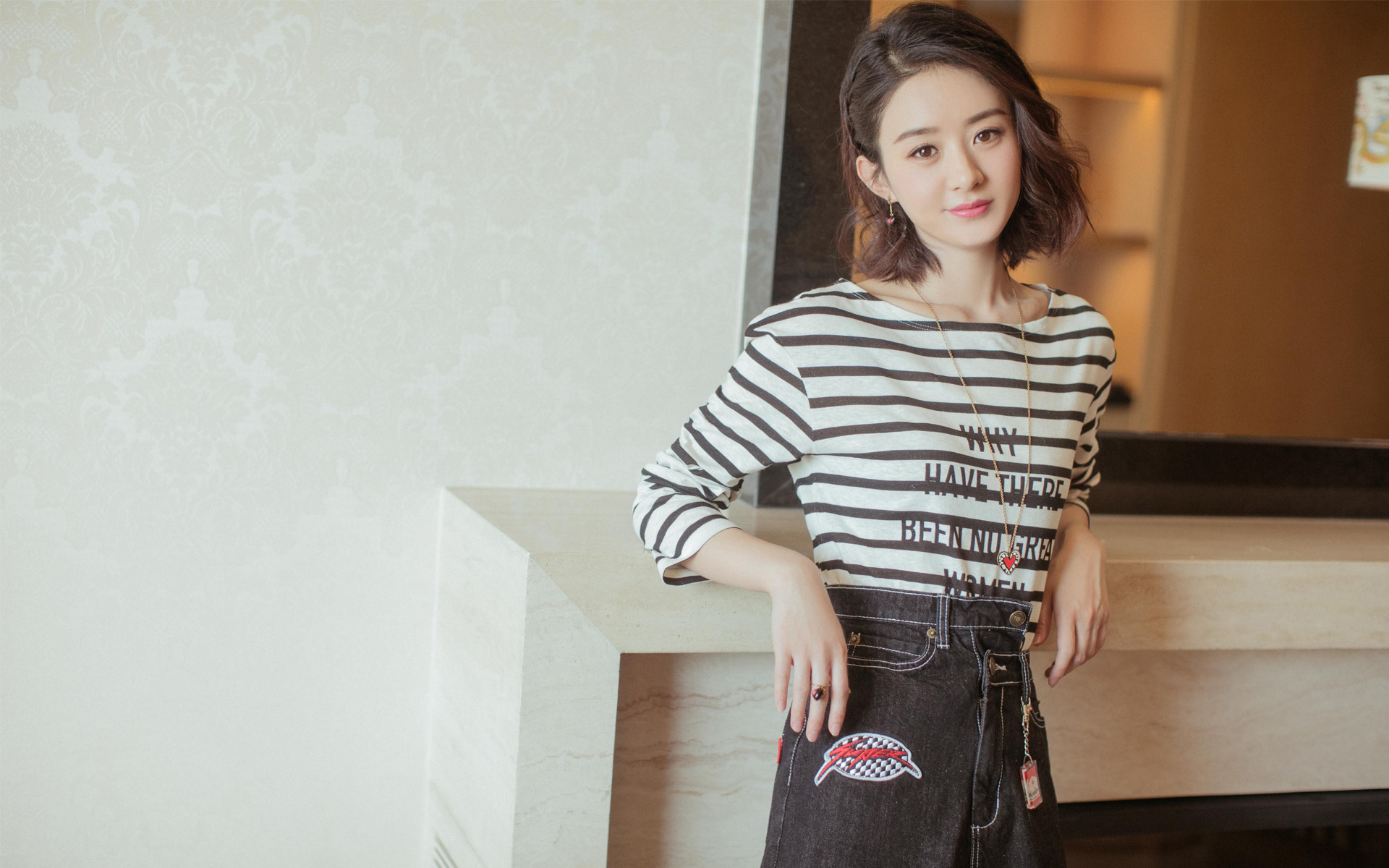 首页 桌面壁纸 美女明星赵丽颖性感图片高清电脑壁纸上一张下一张查看