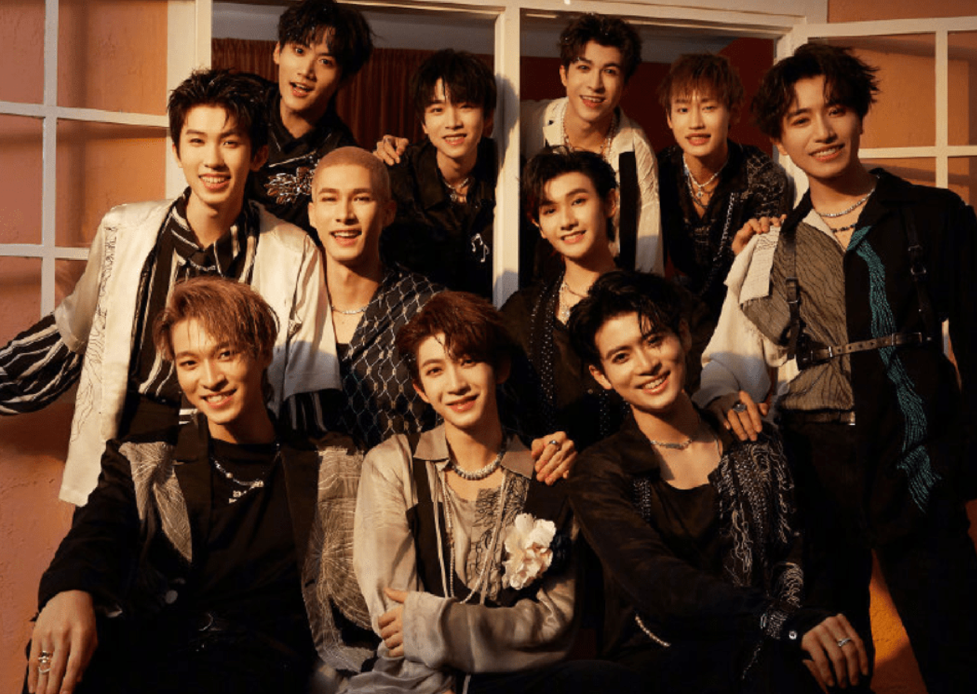 组图:into1全员晒童年照 刘宇赞多力丸米卡等比耶可