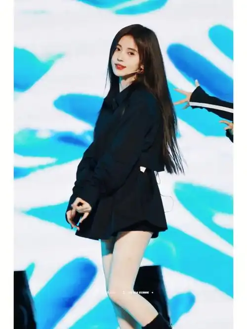 鞠婧祎东方风云榜彩排花絮照