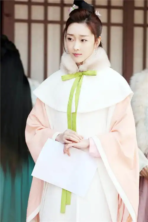 《花谢花飞花满天》首爆宣璐剧照 粉衣似画中仙