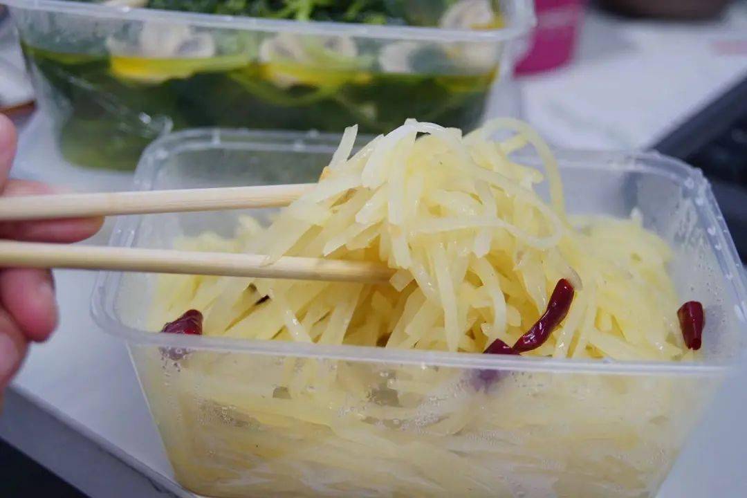 青菜在外卖的条件下还能维持脆爽的口感已实属不易