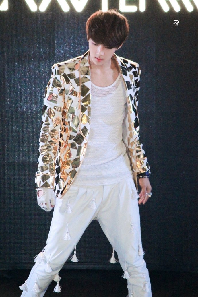 邓为站姐发了exo##吴世勋#谢谢发过世勋照片的大家而且还是刚出道档