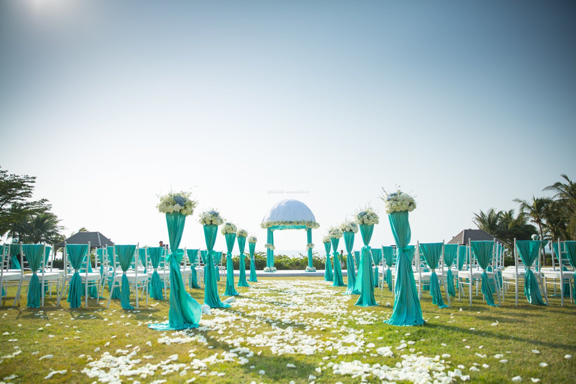 最新婚礼婚庆会场布置现场图片_装信通网效果图