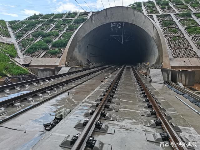 太焦高铁线路隧道内部结构掠影