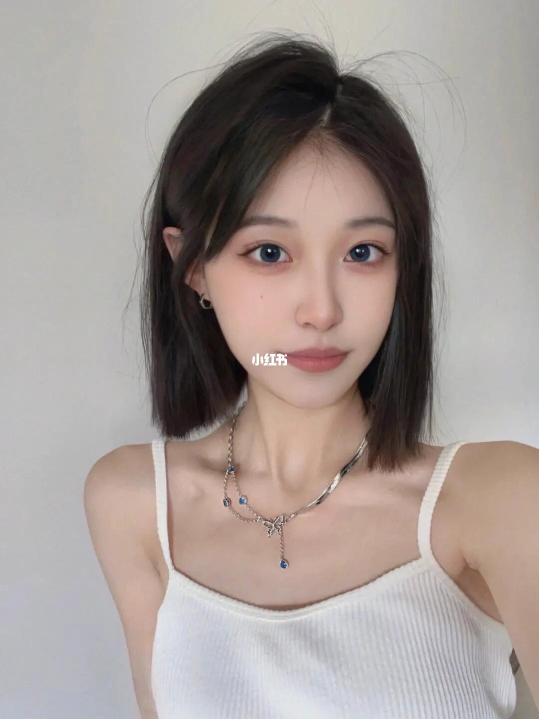 黑茶色77一刀切短发