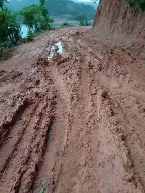 安仁县永乐江镇大源村三四片的泥巴路太烂了