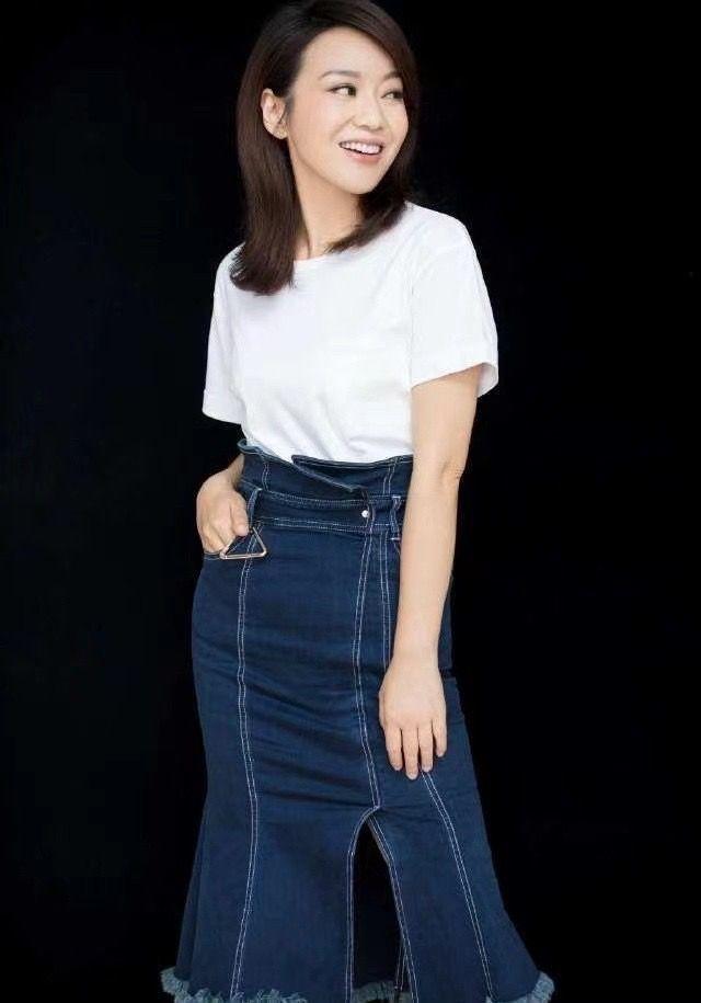 看到51岁闫妮换发型才明白:为什么中年女人喜欢剪短发,确实洋气