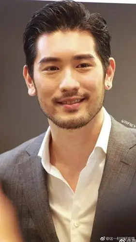 从面相来讲,高以翔的耳朵是娱乐圈为数不多长得很好的