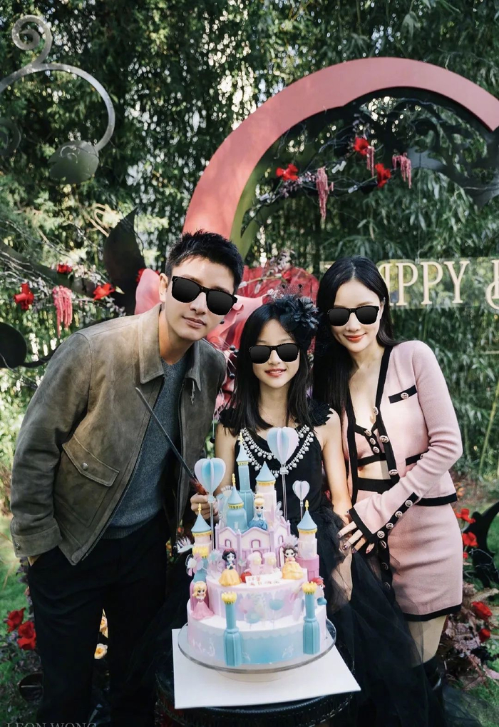 贾乃亮李小璐高调官宣复合甜馨点赞炸上热搜网友这都能原谅