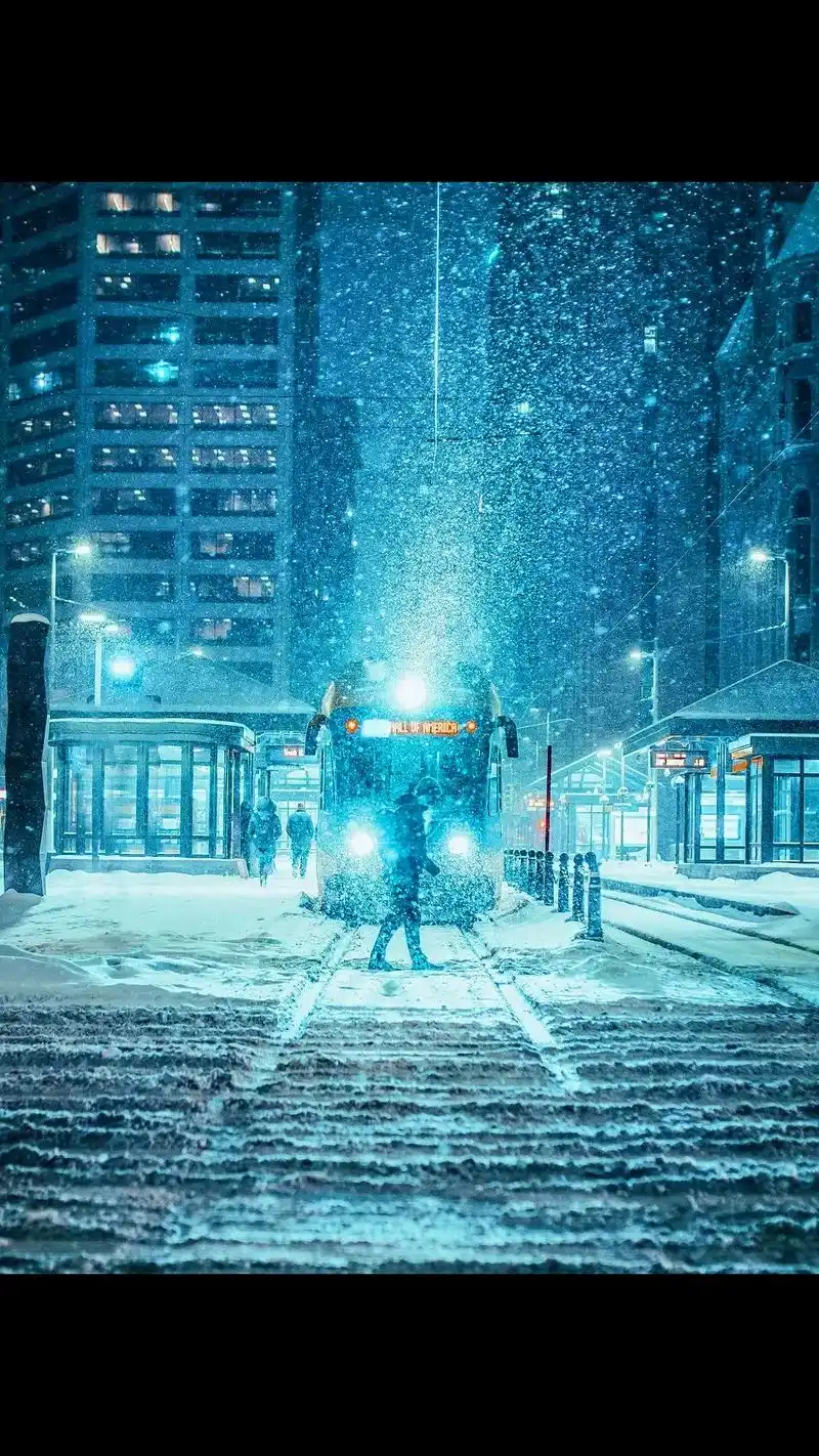 背影 #下雪 - 抖音