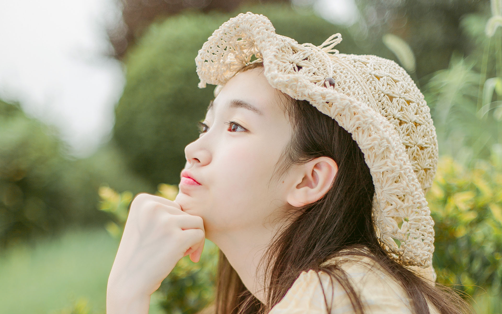 小清新少女户外甜美写真图片桌面壁纸