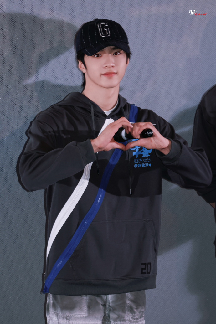 刘耀文成都路演素颜##雷佳音刘耀文 父爱芥末沉重