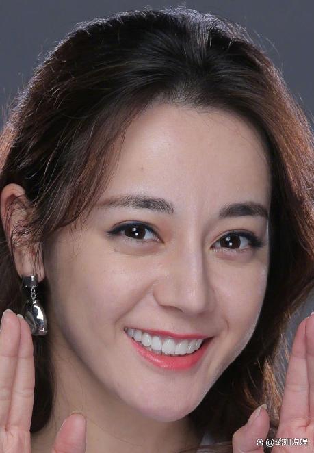 这些被拿来黑迪丽热巴的照片,据说是没有经过精修的原版图,其颜值受到