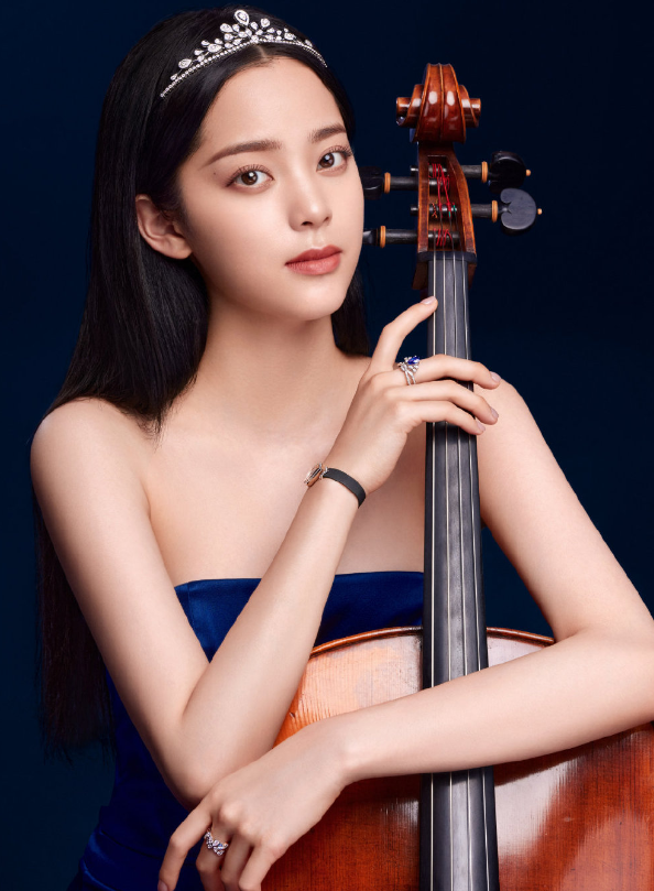 新瓜!欧阳娜娜被拍和乐队鼓手安雨一起回家,疑似已经同居?