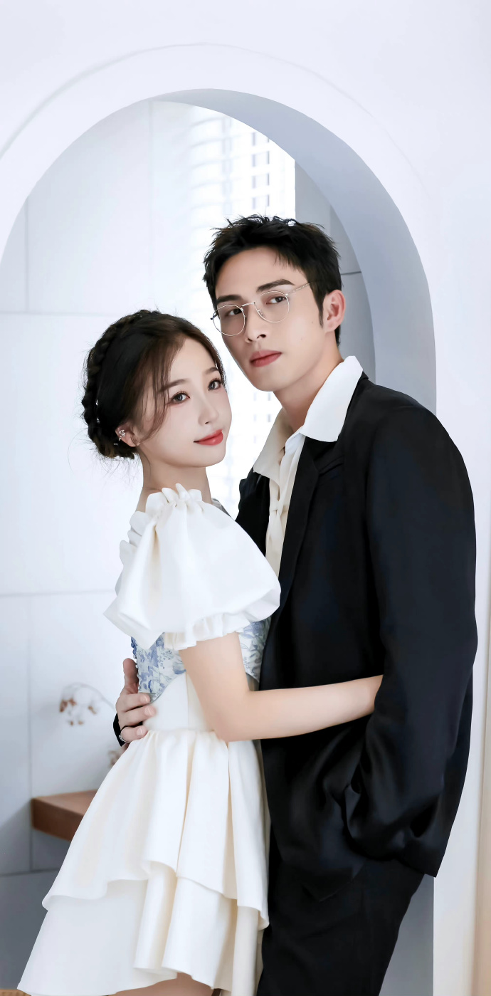 张彬彬叫虞书欣小朋友##看虞书欣张彬彬互拍照想随份子##两个人的