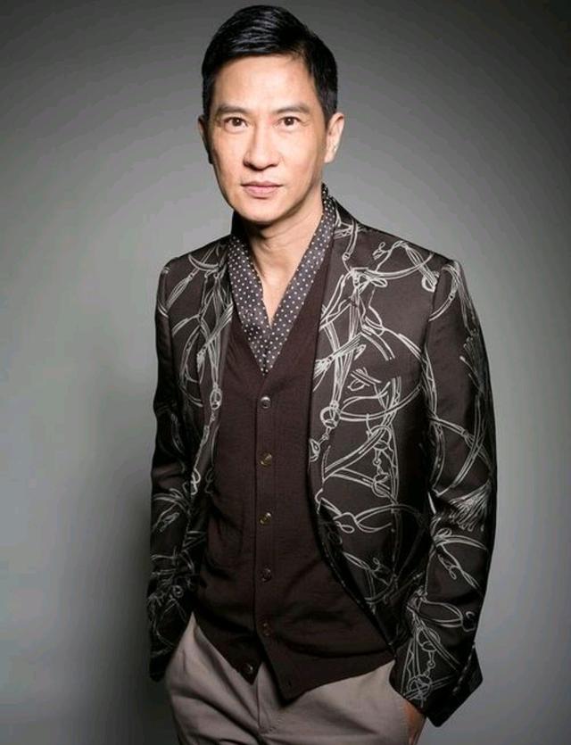 张家辉男神的图片确实比较帅气