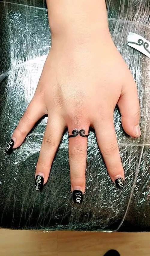 手指 纹身纹身图片_手部清新原创成品纹身图案(2)_云南省曲靖市纹身店