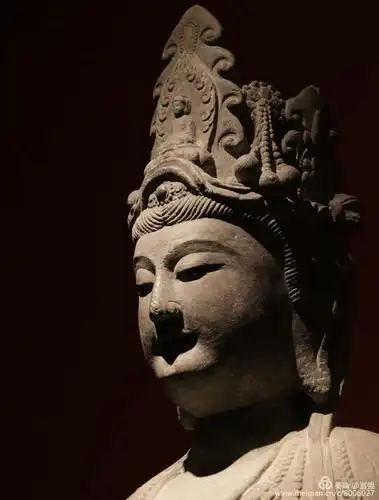 菩萨彩绘泥塑像