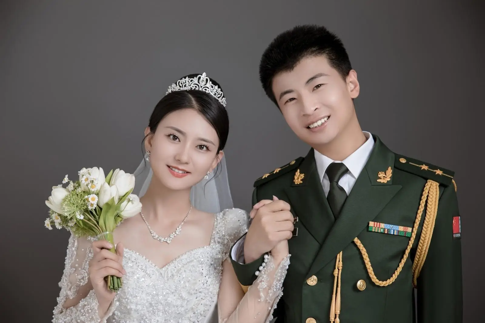 16对军人结婚照太甜了,赶紧点赞吧!