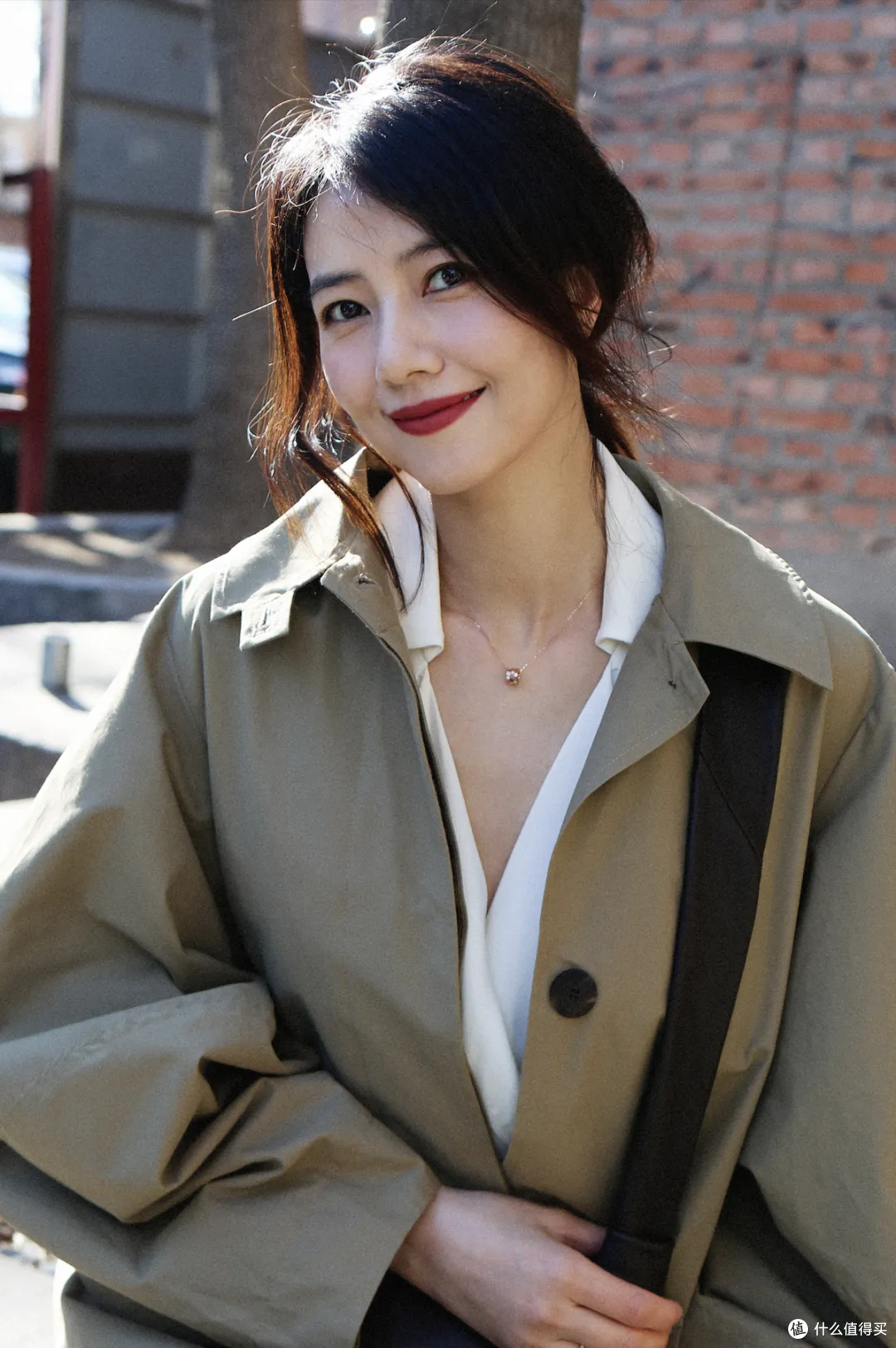 高圆圆晒春天约会穿搭42岁的女神还是那么知性而我又看中了她的包