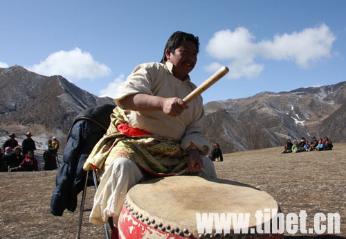 丁嘎热巴,扎西德勒!