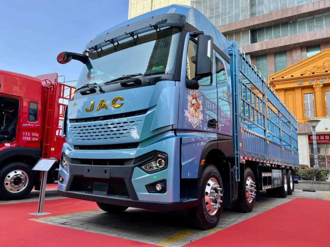 车格尔发4×2仓栅式运输车格尔发4×2厢式运输车格尔发4×2载货车此次
