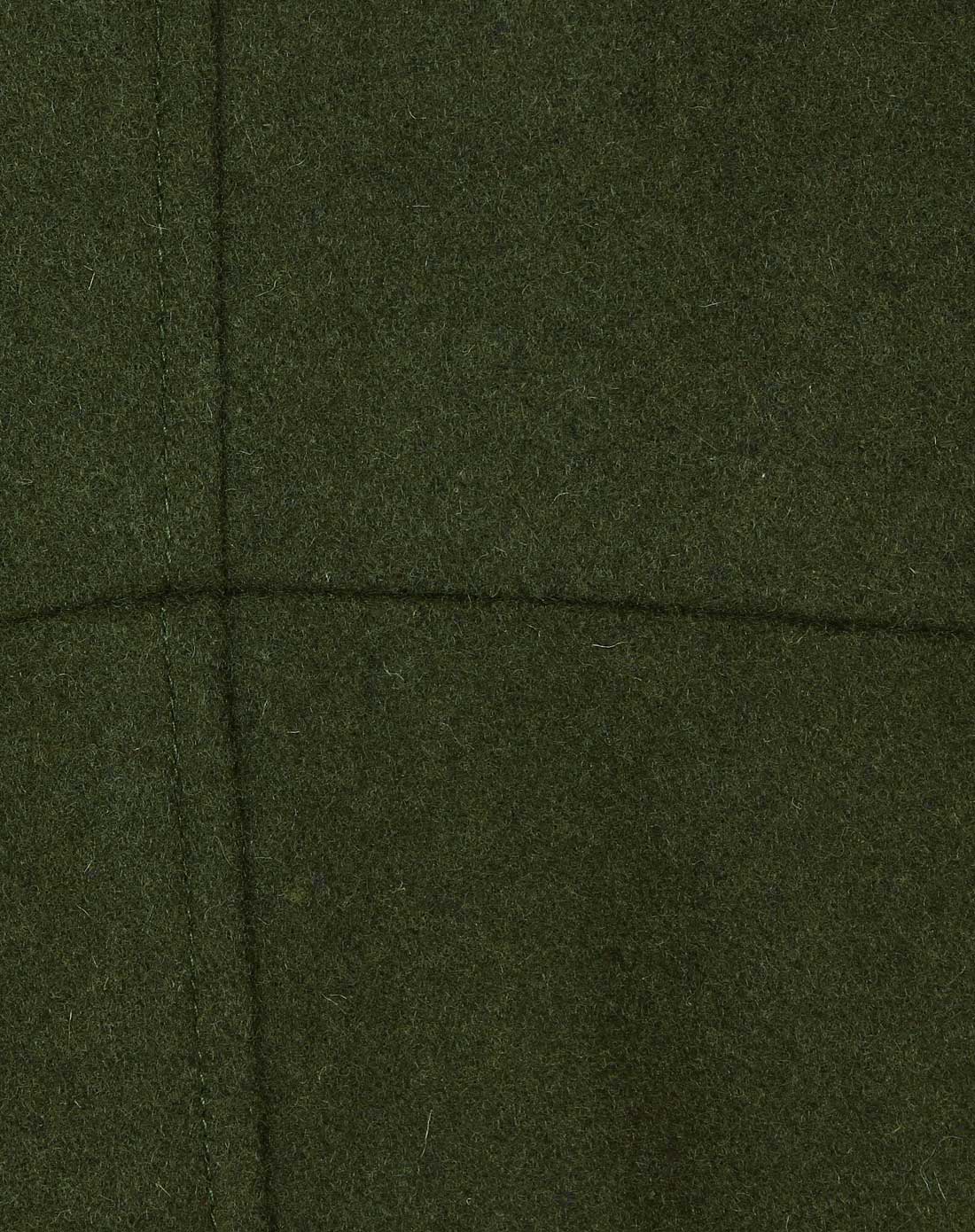 军绿色最忌讳的搭配(军绿色是什么颜色)