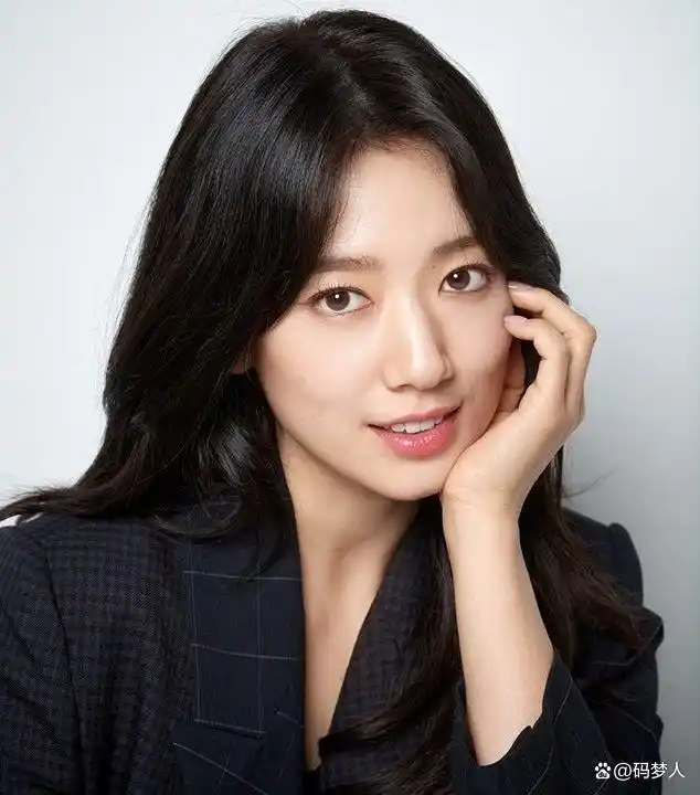 唐嫣,林允儿,杨幂和赵丽颖等中国女星在韩国也拥有着超高的人气