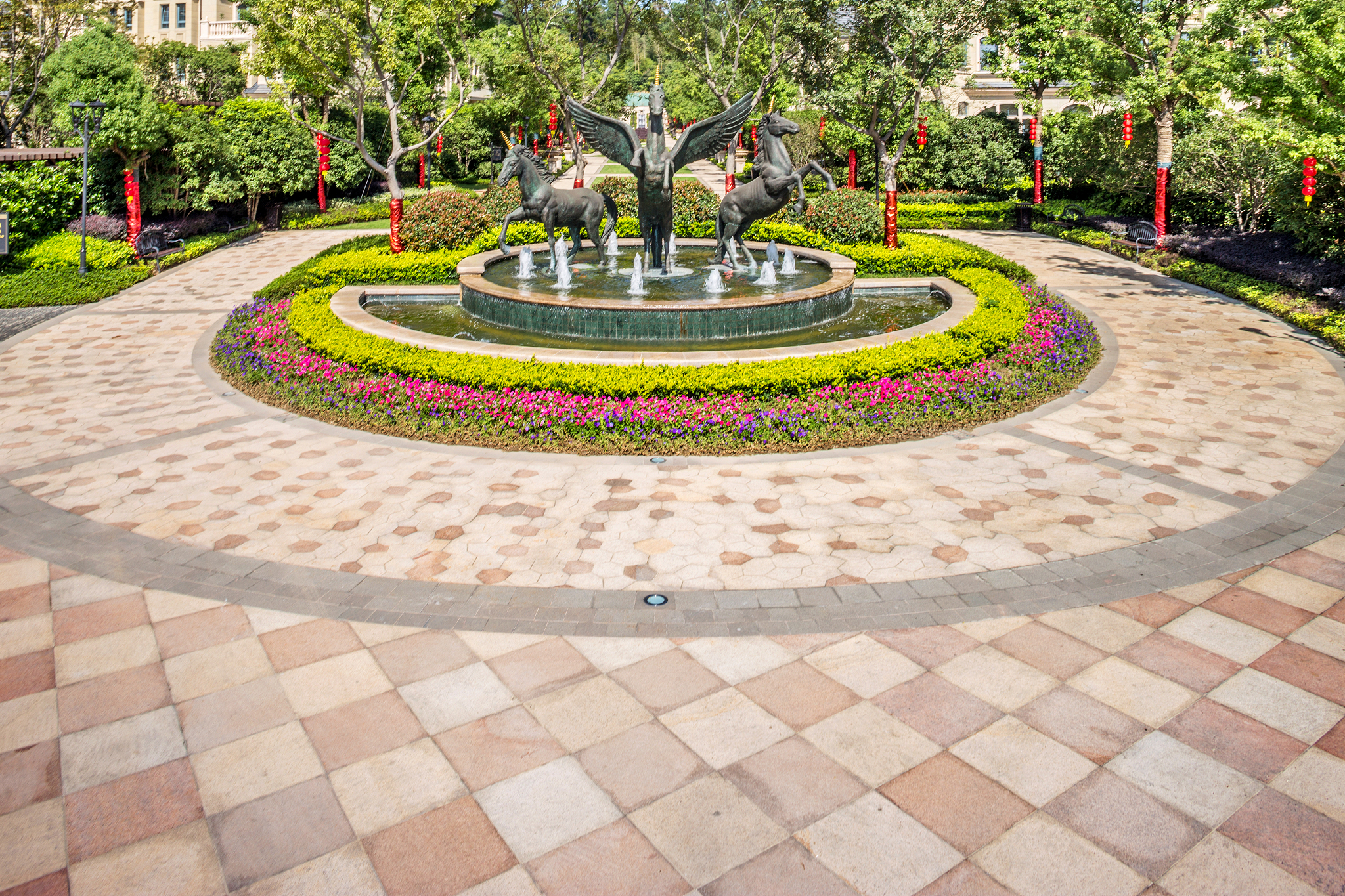 去年在小区广场上,我认识了一个盐城阿姨,她是来我们这边帮儿子家带