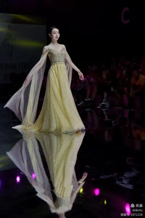 7.10 上海国际婚纱礼服t台走秀