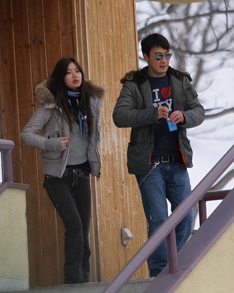 可阿wing在他失意时陪伴,不论她对别人耍了多少心机,至少对黎明,她是