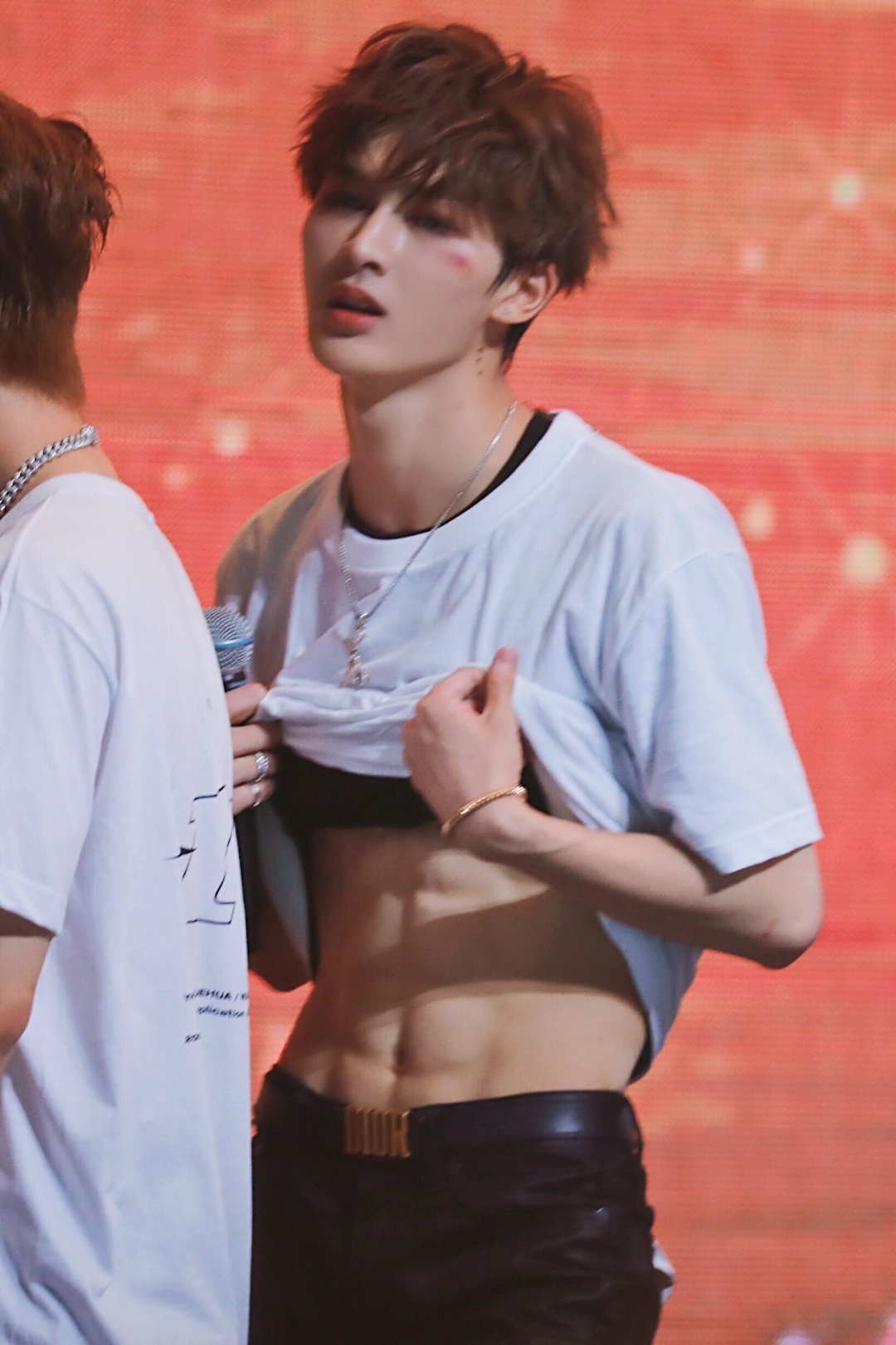 每日易安利爱豆的名品腹肌,哥哥们都是自律达人身材管理一级棒 手上的