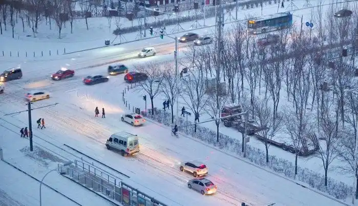 中国旱极敦煌下雪 一片银装素裹 - 天气网