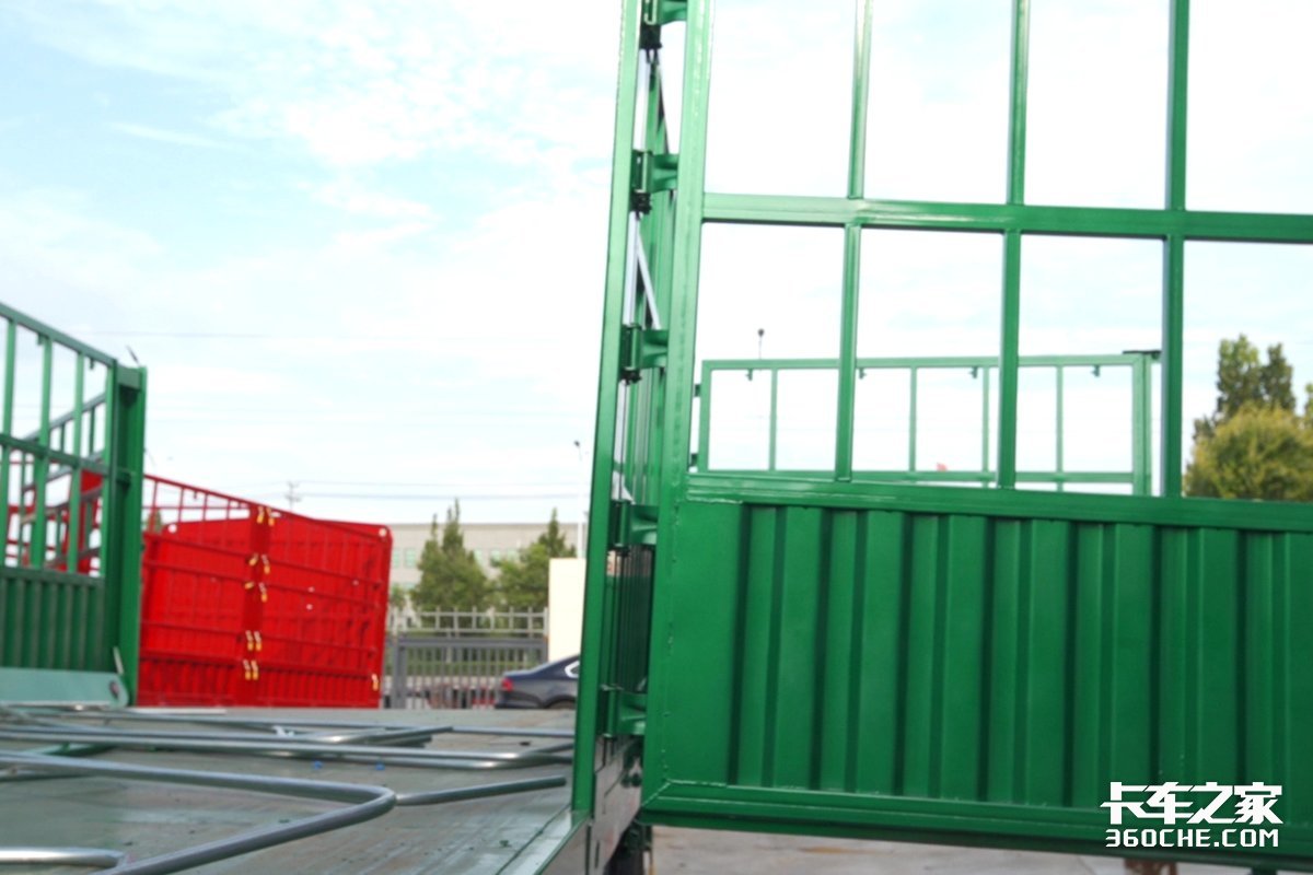 前轮能下沉,立柱可活动,带伸缩后边梁,堪称子母车神器