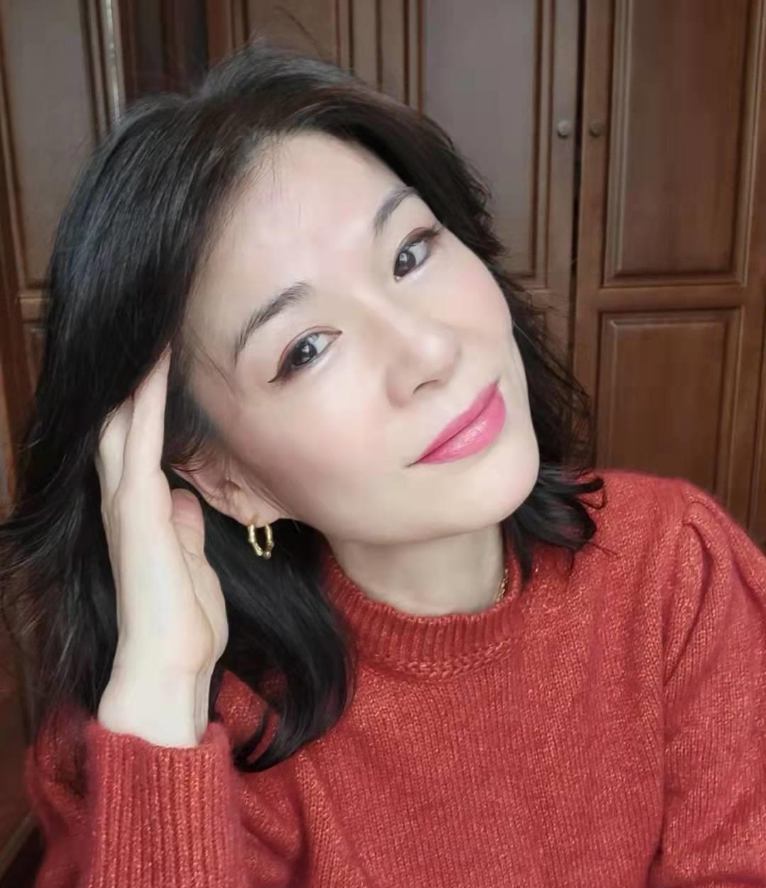 过了40岁的女人,涂口红和没有涂的差距真的很大,真心涨见识了_皮肤